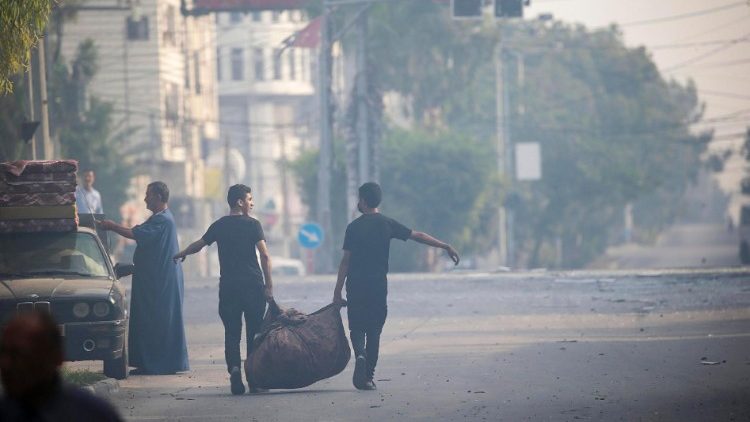 Gaza: alcuni sfollati palestinesi 