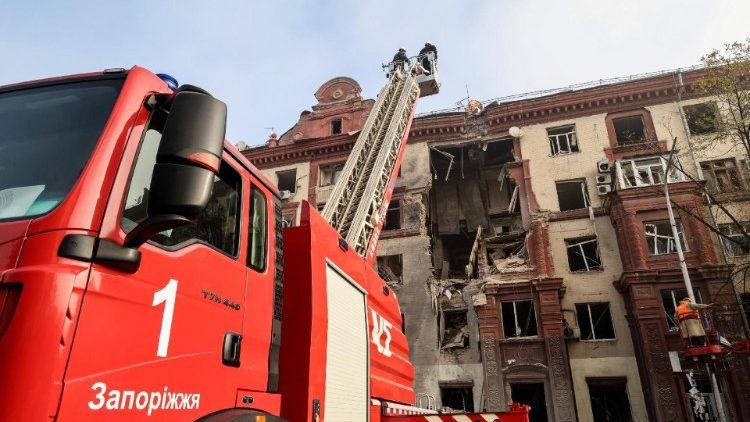 Palazzo Zaporizhia colpito da un missile russo