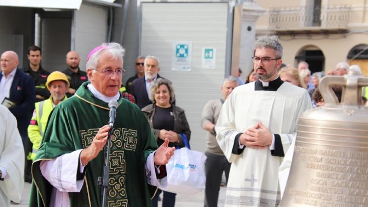 La benedizione delle campane della basilica di Norcia