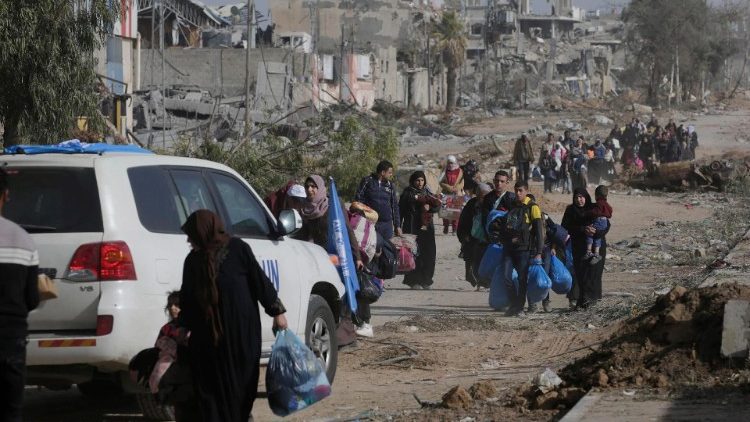 Palestinians journey from northern to southern Gaza amid ceasefire