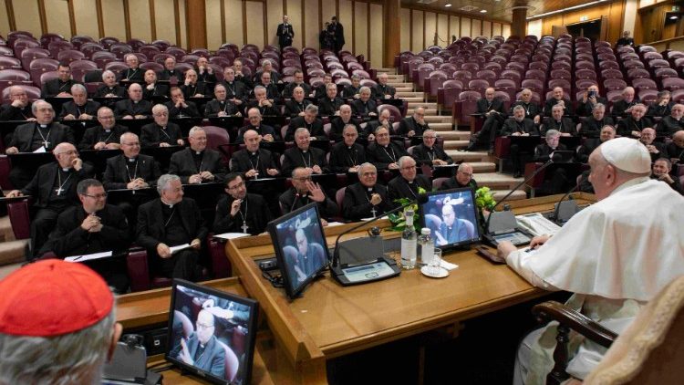 El Papa y los Obispos espa?oles en el Aula Nueva del Snodo