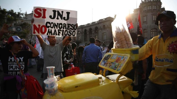 Lima, proteste contro la corruzione 