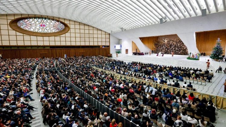 Il Papa e la sua catechesi in Aula Paolo VI sul presepe come scuola di sobriet