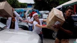 a-volunteer-wearing-a-santa-claus-hat-carries-1543718682858.JPG