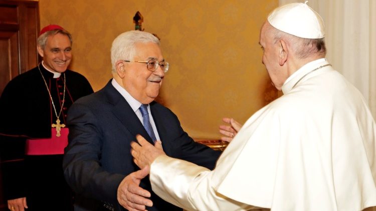 palestinian-president-mahmoud-abbas-meets-wit-1543833834861.JPG