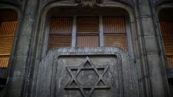 the-star-of-david-is-seen-on-the-facade-of-a--1544459645115.JPG