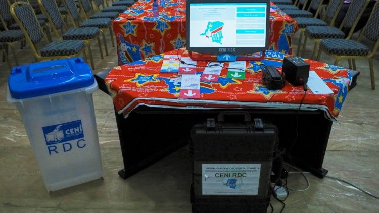 Una delle macchine elettorali per il voto del 23 dicembre