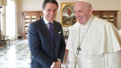 pope-francis-meets-with-italian-prime-ministe-1544875147530.JPG