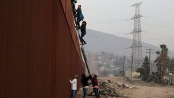 migrants-from-honduras--part-of-a-caravan-of--1545438828574.JPG