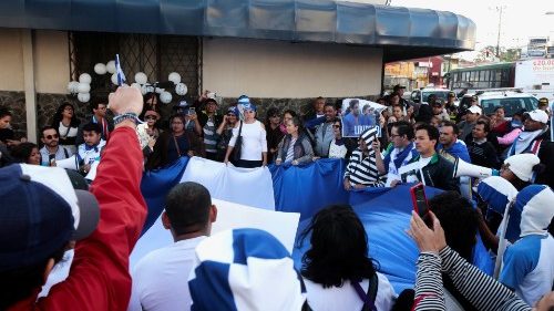 Procissão pela paz na Nicarágua
