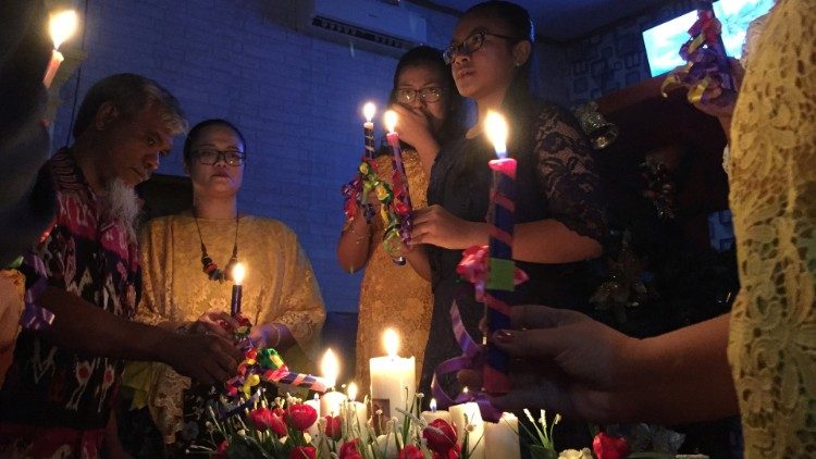 印尼信徒為海嘯罹難者祈禱