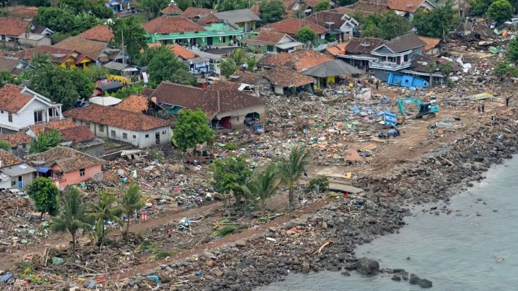 Les dégâts provoqués par le tsunami du 22 décembre.