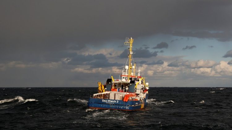Le navire Sea Watch 3, affrété par une ONG allemande transporte 32 migrants à son bord.