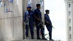 congolese-policemen-take-positions-near-congo-1547032448995.JPG