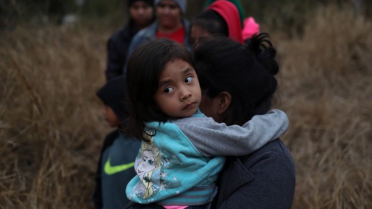 Мигранти от Гватемала на границата между Мексико и САЩ