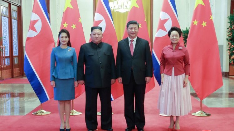 Lãnh tụ hai miền Nam Bắc Triều tien gặp nhau