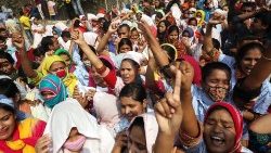 garment-workers-protest-for-higher-wages-in-d-1547109546505.JPG