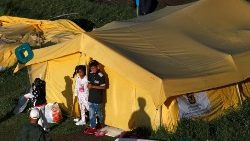 venezuelan-migrant-children-stand-in-front-of-1547572747545.JPG