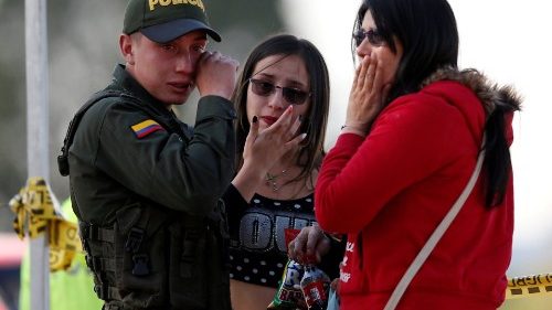 Papa Francesco: condanna del crudele attentato di Bogotà