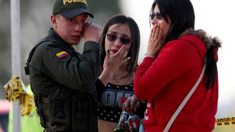 Dolore in Colombia per l'attentato di Bogotà