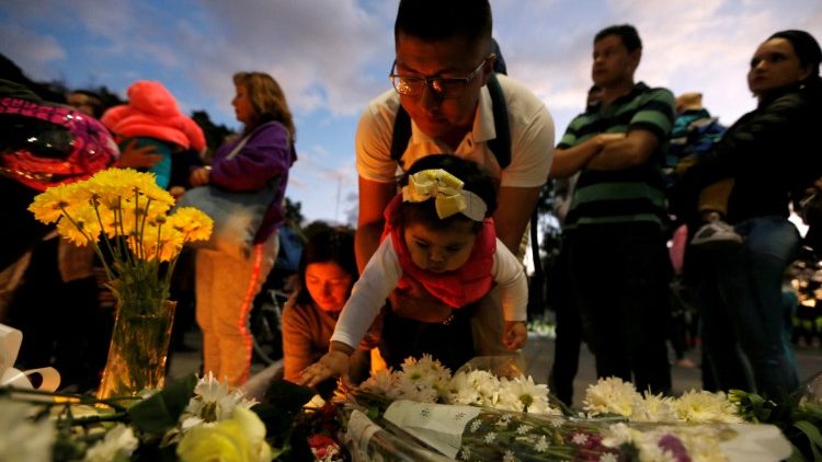  Populli lutet për viktimat e Bogotasë