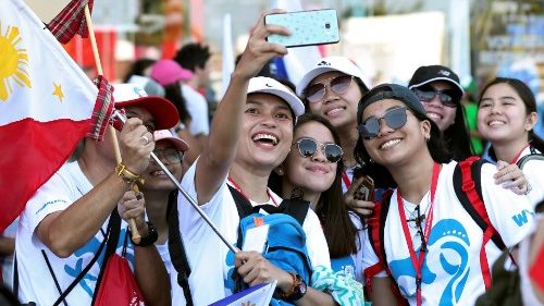 pilgrims-from-the-philippines-take-a-selfie-a-1547936342174.JPG