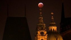 the--super-blood-wolf-moon--is-seen-during-a--1548057533592.JPG