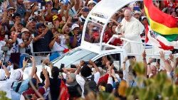 pope-francis-arrives-in-the-pope-mobile-to-at-1548391433302.JPG
