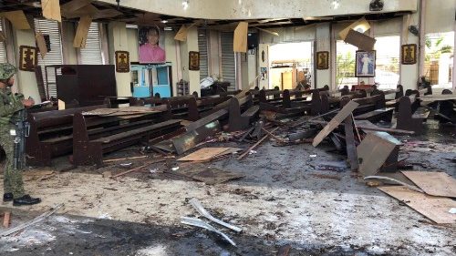 Attentat meurtrier contre la cathédrale de Jolo aux Philippines 