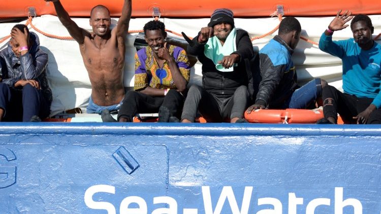 Des migrants à bord du Sea Watch 3 au large de Syracuse, le 27 janvier 2019