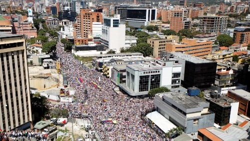 Venezuela. Presidente dei vescovi: situazione politica e sociale insostenibile