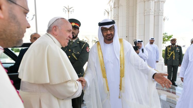 pope-francis-shakes-hands-with-abu-dhabi-s-cr-1549275565314.JPG