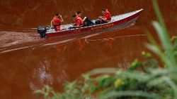 members-of-a-rescue-team-sit-in-a-boat-on-par-1549302542557.JPG