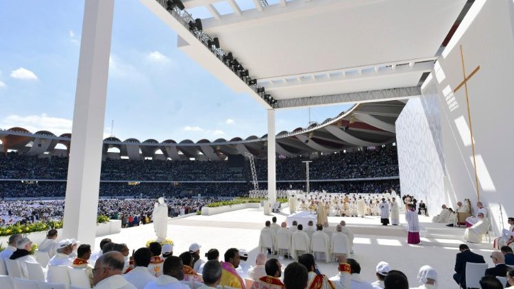 ĐTC dâng Thánh Lễ tại sân vận động Zayed Sports City ở Abu Dhabi