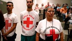 volunteers-of-the-venezuelan-red-cross-attend-1549554906741.JPG