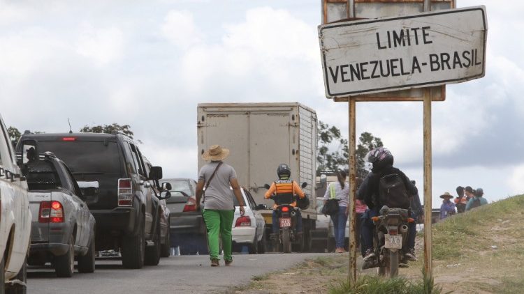 Il confine tra Venezuela e Brasile nei pressi della Città di Santa Elena dove si sono verificate le violenze 