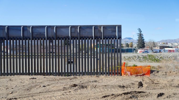 A El Paso, une partie du mur en construction le long de la frontière 