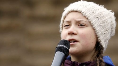 Una chica de 16 años sacude las masas en defensa de la tierra