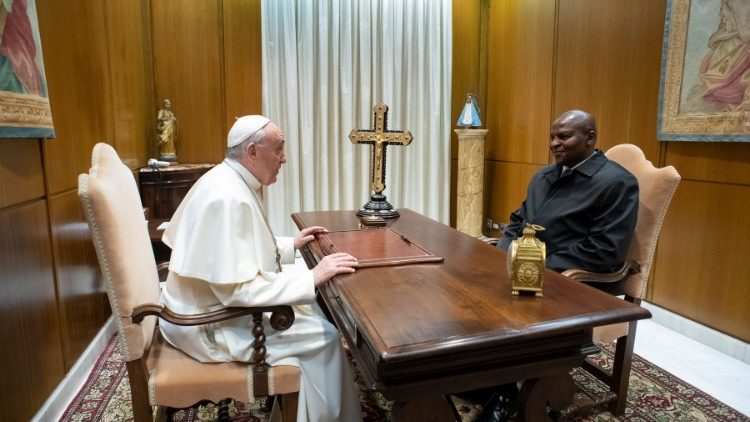 البابا فرنسيس مستقبلاً رئيس جمهورية أفريقيا الوسطى السيد فوستين أركانج تواديرا 5 آذار مارس 2019