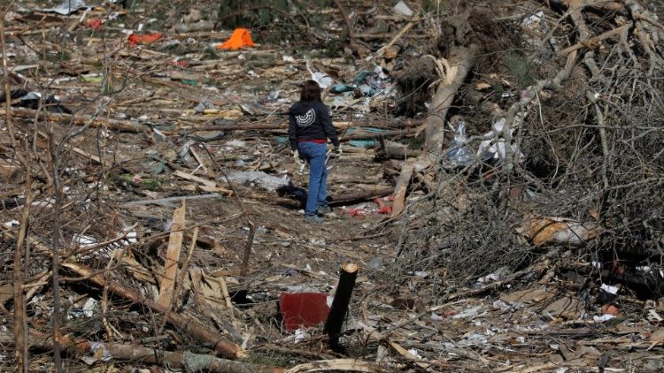 Tornado v Alabami je terjal veliko srtnih žrtev in povzročil materialno škodo