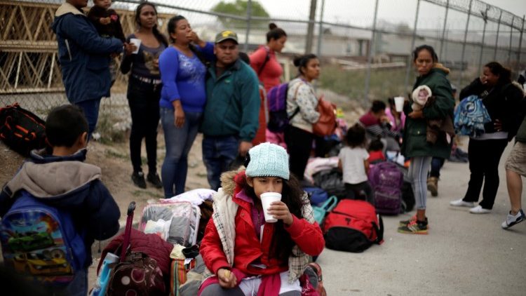 Donne e bambini migranti a Ciudad Juarez tra Messico ed Usa
