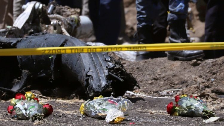 Цветя за жертвите на самолетната катастрофа в Етиопия