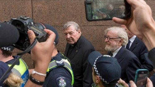 Austrálsky súd odsúdil kardinála Pella na šesť rokov väzenia