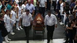 people-attend-a-funeral-of-the-victims-killed-1552590071517.JPG