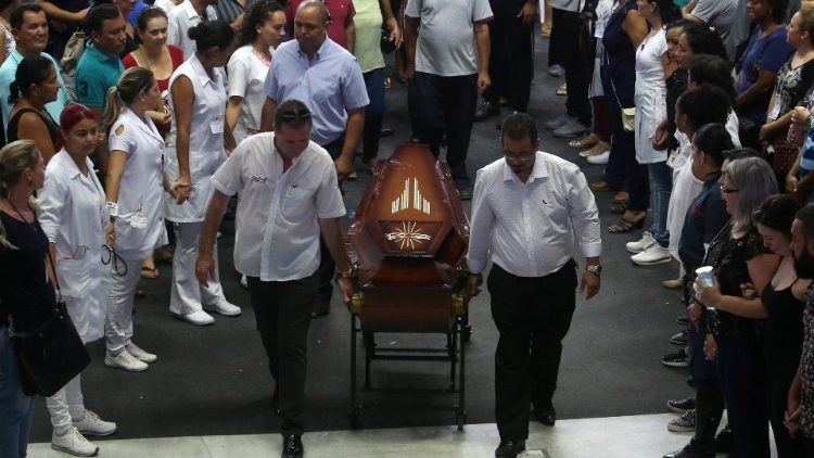 Påvens kondoleanser och böner för offren vid massakern i Brasilien 