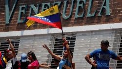 supporters-of-venezuelan-opposition-leader-ju-1552757662107.JPG