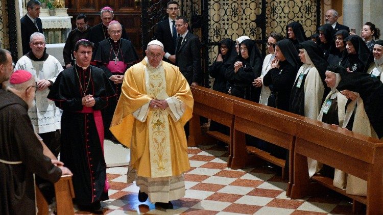 Papa Francesco a Loreto con mons. Dal Cin