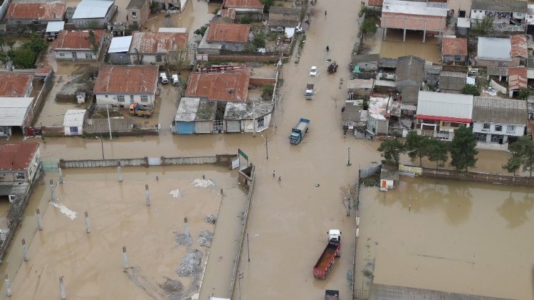Légi felvétel az iráni árvízről Golesztán tartományban