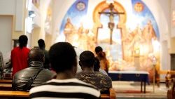 african-christian-migrants-pray-in-a-church-a-1553788464469.JPG