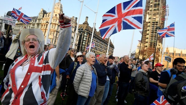La protesta a Londra dei sostenitori della Brexit